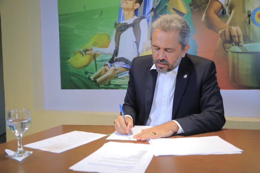governador-elmano-de-freitas-anuncia-convocacao-de-23-aprovados-no-concurso-da-seplag