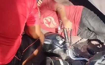 acidente-entre-onibus-e-moto-em-fortaleza-termina-com-motociclista-embaixo-do-coletivo