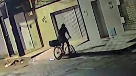 ladrao-abre-portao-de-casa-e-furta-pertences-durante-a-madrugada,-em-fortaleza