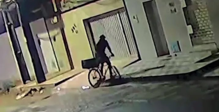 ladrao-abre-portao-de-casa-e-furta-pertences-durante-a-madrugada,-em-fortaleza
