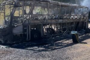 onibus-da-banda-dejavu-pega-fogo