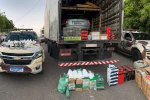 policia-apreende-caminhao-com-mais-de-145-kg-de-drogas-e-armas-em-nova-russas