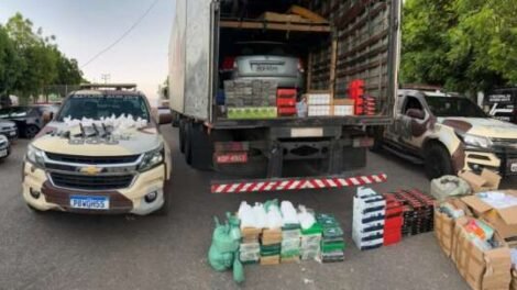 policia-apreende-caminhao-com-mais-de-145-kg-de-drogas-e-armas-em-nova-russas