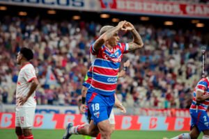 no-castelao,-fortaleza-quebra-jejum-e-vence-o-bragantino-pelo-brasileirao