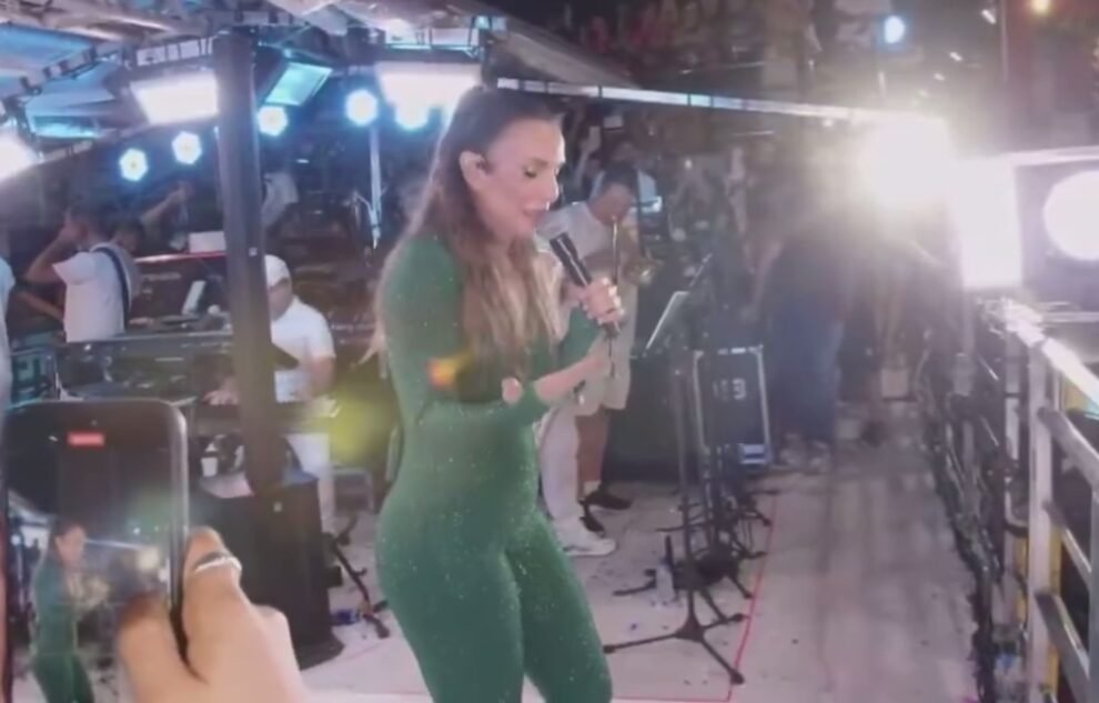 ivete-sangalo-se-emociona-ao-homenagear-preta-gil-durante-show-no-fortal;-veja-o-video