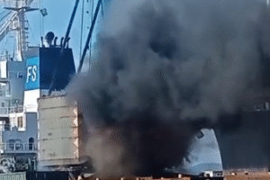 incendio-atinge-guindaste-no-porto-do-pecem-e-mobiliza-corpo-de-bombeiros