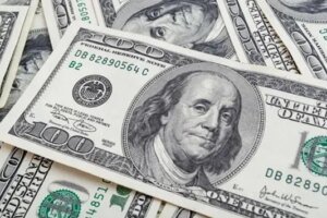 dolar-no-fim-de-2025-passa-de-r$-5,65-para-r$-5,60,-projeta-focus