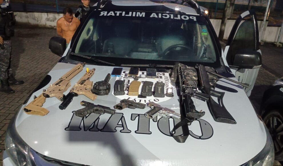 esconderijo-do-crime-e-descoberto,-cinco-homens-sao-presos-e-fuzis-sao-apreendidos-em-fortaleza