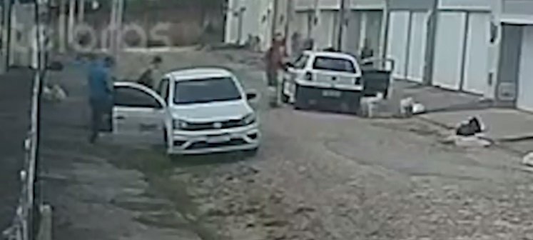 criminosos-invadem-casa-em-itaitinga/ce,-fazem-familia-refem-e-roubam-tv,-roupas-e-botijao-de-gas
