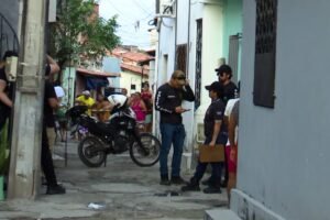 mulher-tem-casa-invadida-e-e-morta-a-tiros-em-favela-no-bairro-quintino-cunha,-em-fortaleza