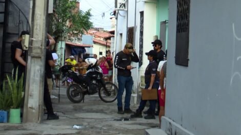 mulher-tem-casa-invadida-e-e-morta-a-tiros-em-favela-no-bairro-quintino-cunha,-em-fortaleza