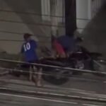 dupla-de-criminosos-rouba-moto-e-celular-e-humilha-morador-durante-assalto-em-fortaleza