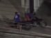 dupla-de-criminosos-rouba-moto-e-celular-e-humilha-morador-durante-assalto-em-fortaleza