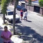 pedestre-e-agredido-e-tem-arma-apontada-para-o-rosto-durante-roubo-a-veiculo-em-fortaleza