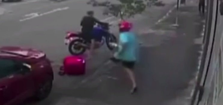 criminoso-furta-moto-em-rua-de-fortaleza-e-vitima-corre-atras-do-veiculo;-veja-o-video