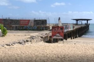 prefeitura-estuda-demolir-ponte-velha-na-praia-de-iracema-e-moradores-discordam