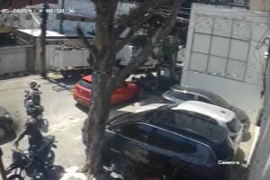 camera-flagra-furto-de-moto-a-luz-do-dia-na-aldeota;-moradores-denunciam-inseguranca