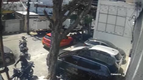 camera-flagra-furto-de-moto-a-luz-do-dia-na-aldeota;-moradores-denunciam-inseguranca