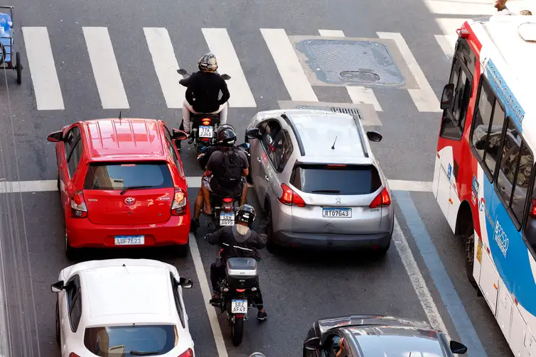 numero-de-motocicletas-cresce-no-brasil-e-aumenta-preocupacao-com-seguranca-no-transito