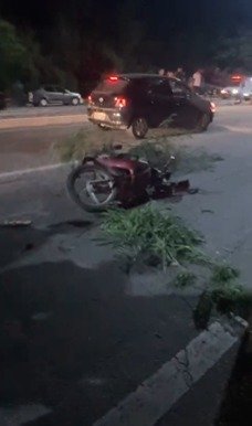 colisao-entre-duas-motocicletas-na-ce-085,-em-caucaia,-deixa-duas-pessoas-feridas