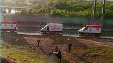 motociclista-morre-ao-bater-em-mureta-de-viaduto-em-fortaleza;-garupeiro-fica-ferido