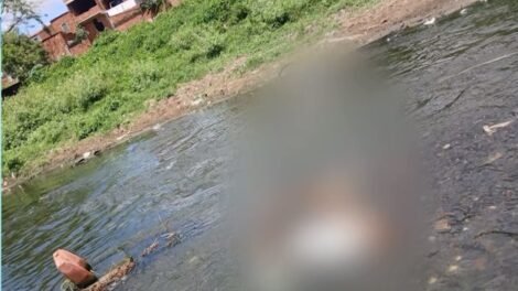 corpo-de-homem-e-encontrado-boiando-no-rio-maranguapinho,-em-fortaleza,-com-sinais-de-tortura