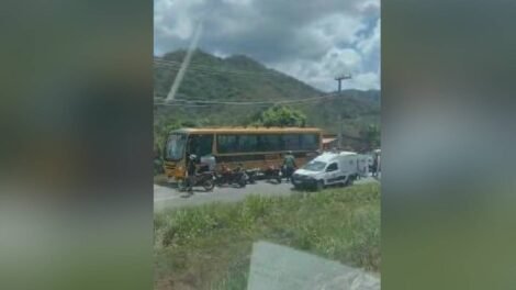 acidente-em-guaiuba-deixa-mototaxista-com-braco-decepado-apos-colisao-com-onibus-escolar