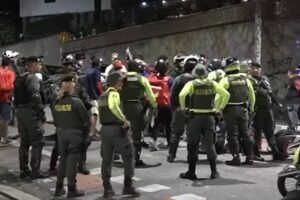 motociclistas-de-app-bloqueiam-via-em-protesto-apos-agressao-a-entregador-em-fortaleza