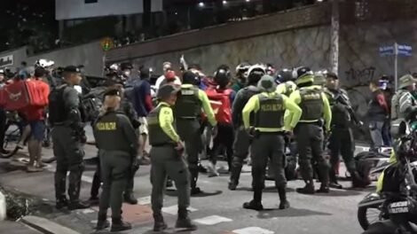 motociclistas-de-app-bloqueiam-via-em-protesto-apos-agressao-a-entregador-em-fortaleza