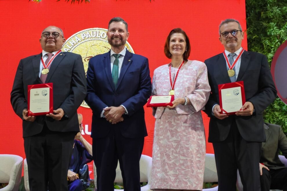 alece-entrega-medalha-paulo-bonavides-a-juristas-que-se-destacam-na-defesa-da-democracia