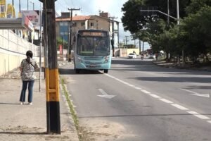 passageiros-de-fortaleza-relatam-demora-dos-onibus-apos-empresa-anunciar-fim-das-atividades