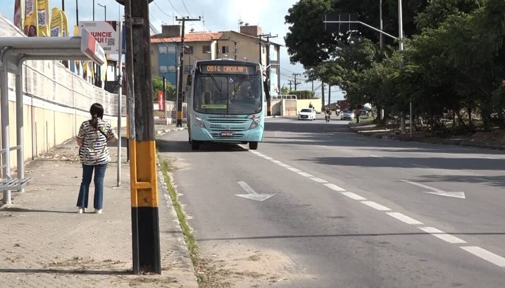 passageiros-de-fortaleza-relatam-demora-dos-onibus-apos-empresa-anunciar-fim-das-atividades