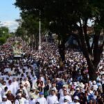 ao-vivo:-multidao-inicia-trajeto-de-11-km-da-23a-caminhada-com-maria,-em-fortaleza