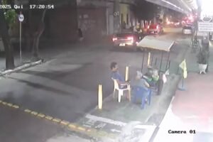 carro-avanca-preferencial-e-atinge-moto-em-cruzamento-marcado-por-acidentes-em-fortaleza