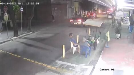 carro-avanca-preferencial-e-atinge-moto-em-cruzamento-marcado-por-acidentes-em-fortaleza