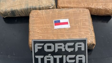 policia-encontra-tabletes-de-skunk-com-bandeira-do-amazonas-em-casa-no-bairro-pajucara
