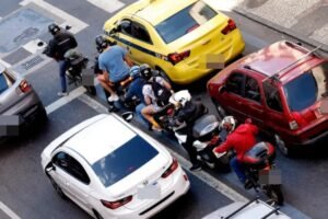 15-motociclistas-por-aplicativo-sao-presos-no-ceara-por-fraudar-valor-das-corridas;-entenda