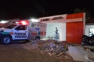 homem-e-morto-a-tiros-dentro-de-escola-na-cidade-de-guaiuba-(ce)