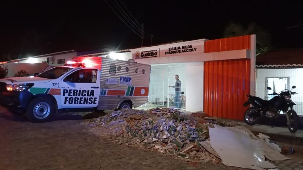 homem-e-morto-a-tiros-dentro-de-escola-na-cidade-de-guaiuba-(ce)