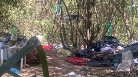 pm-desmonta-acampamento-criminoso-em-caucaia-(ce)-e-apreende-armas-e-municoes