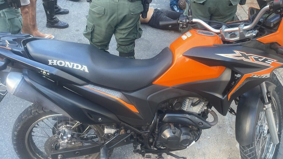 bandido-e-morto-pelo-proprio-comparsa-ao-tentar-assaltar-arma-de-policial-em-fortaleza