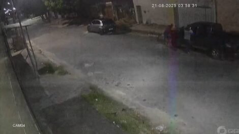dupla-furta-picape-empurrando-o-veiculo-durante-a-madrugada-em-fortaleza