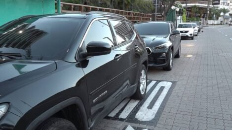 estacionamento-irregular-toma-conta-da-av.-beira-mar-de-fortaleza-no-inicio-das-manhas
