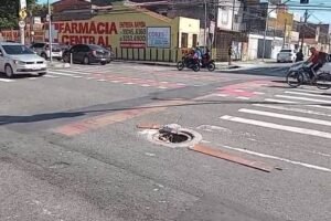 gravida-de-sete-meses-fica-ferida-apos-cair-de-moto-em-boca-de-lobo-sem-tampa-em-fortaleza