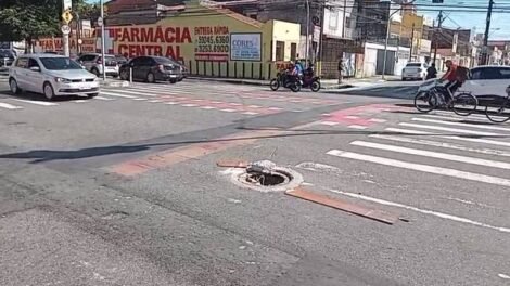 gravida-de-sete-meses-fica-ferida-apos-cair-de-moto-em-boca-de-lobo-sem-tampa-em-fortaleza
