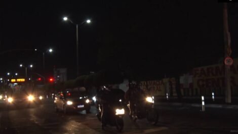 falta-de-luz-em-trecho-da-av.-domingos-olimpio-gera-riscos-para-motoristas,-ciclistas-e-pedestres