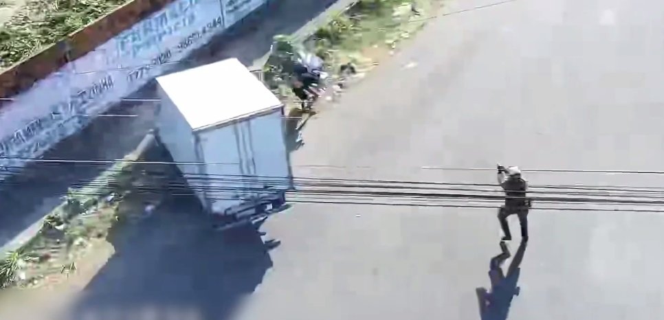 trio-e-preso-e-caminhao-furtado-e-recuperado-apos-ser-filmado-por-cameras-da-ciops,-em-fortaleza
