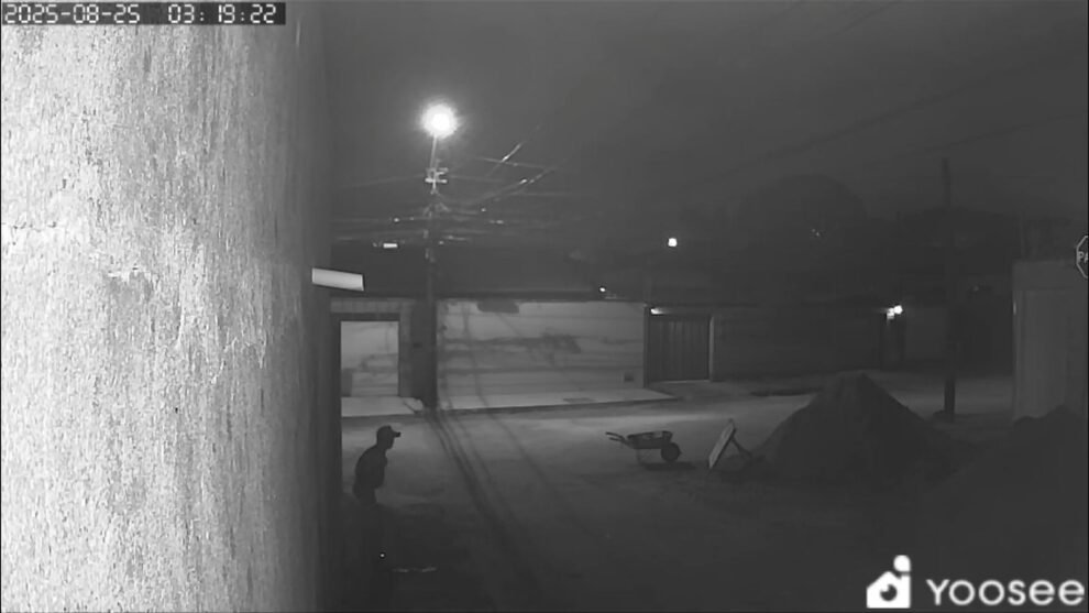 moradores-denunciam-que-homem-defeca-repetidamente-em-frente-a-mesma-casa-em-fortaleza