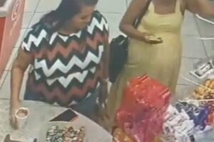 duas-mulheres-sao-flagradas-furtando-chocolates-em-loja-de-conveniencia-de-maracanau-(ce)