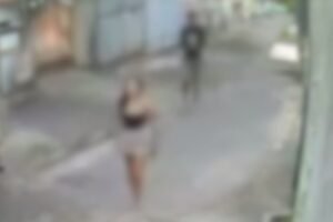 casal-com-faca-faz-assalto-a-idosa-cadeirante,-em-fortaleza;-vitima-aguardava-carro-por-aplicativo